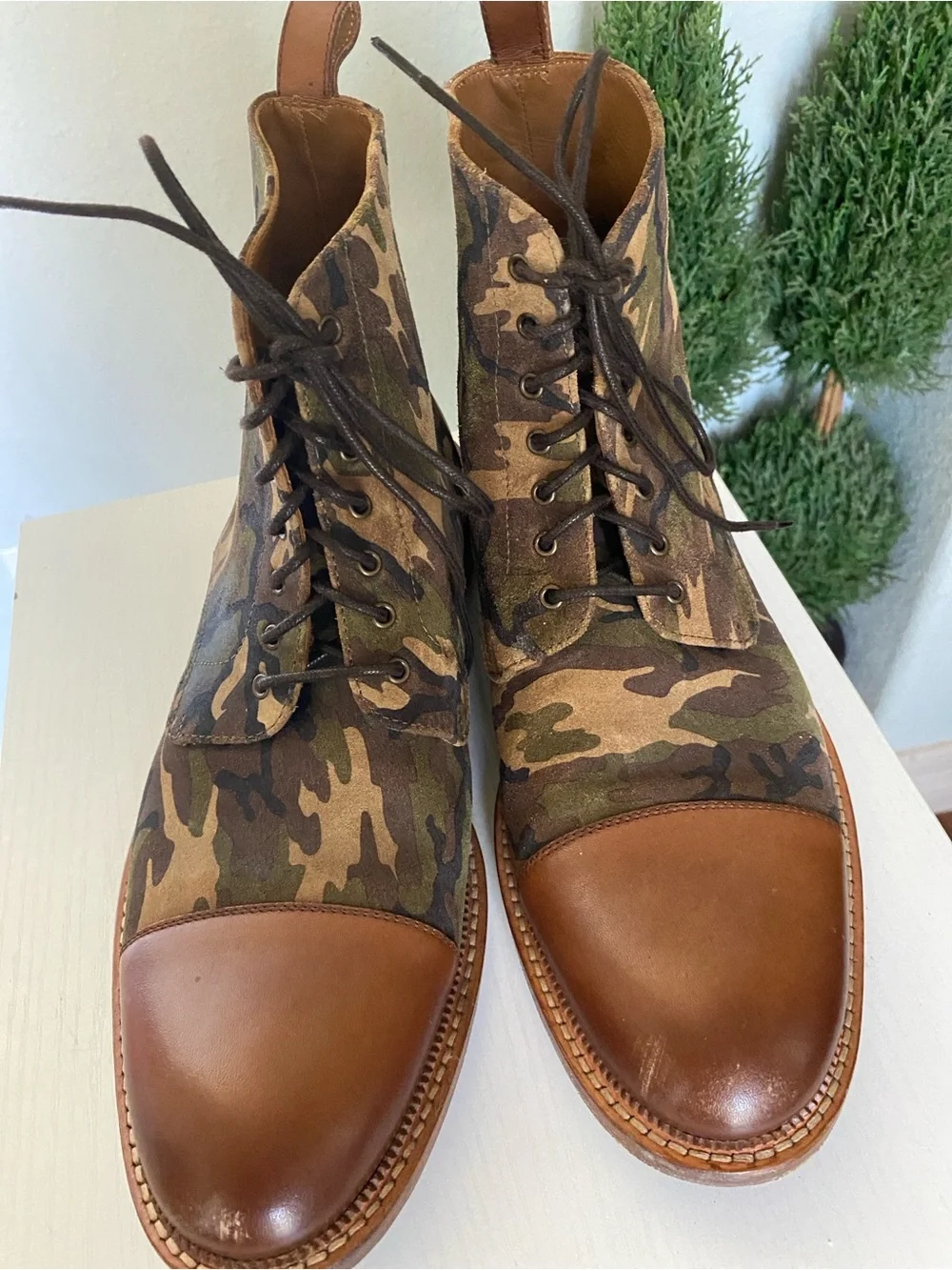 Taft Troy Boots in a camouflage fabric  size 10
